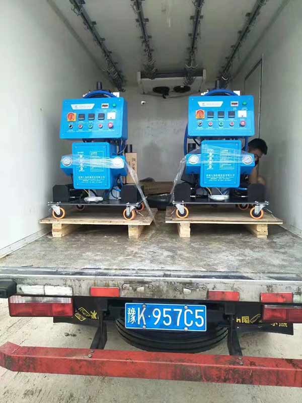 兩臺聚氨酯噴涂機發貨至河南